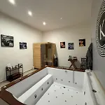 Kosmosuite Con Sauna E Idromassaggio In * Bríndisi