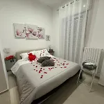 Kosmosuite Con Sauna E Idromassaggio In Apartamento Bríndisi
