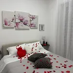 Kosmosuite Con Sauna E Idromassaggio In Apartamento Bríndisi