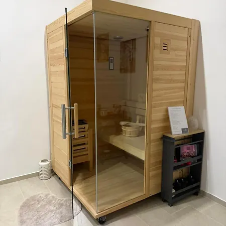 Kosmosuite Con Sauna E Idromassaggio In Brindisi