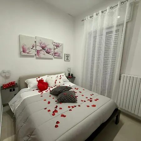 Kosmosuite Con Sauna E Idromassaggio In * Brindisi