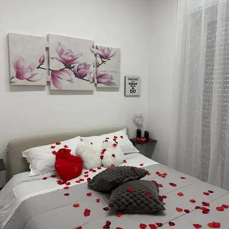 Kosmosuite Con Sauna E Idromassaggio In Lejlighed Brindisi
