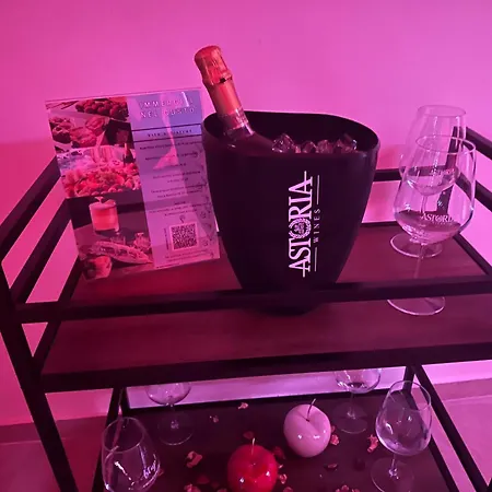 Kosmosuite Con Sauna E Idromassaggio In Bríndisi