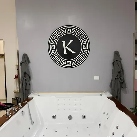 Kosmosuite Con Sauna E Idromassaggio In * Brindisi