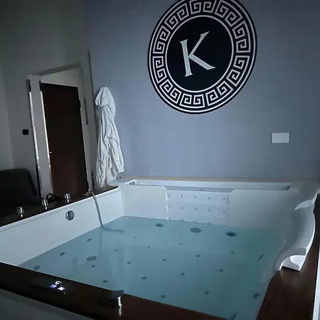 Kosmosuite Con Sauna E Idromassaggio In * Brindisi