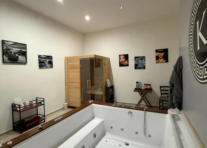 Kosmosuite Con Sauna E Idromassaggio In * Brindisi