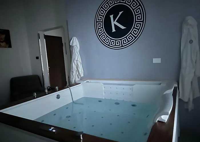 Kosmosuite Con Sauna E Idromassaggio In * Brindisi