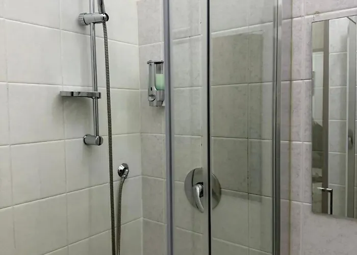 Kosmosuite Con Sauna E Idromassaggio In Appartamento Brindisi